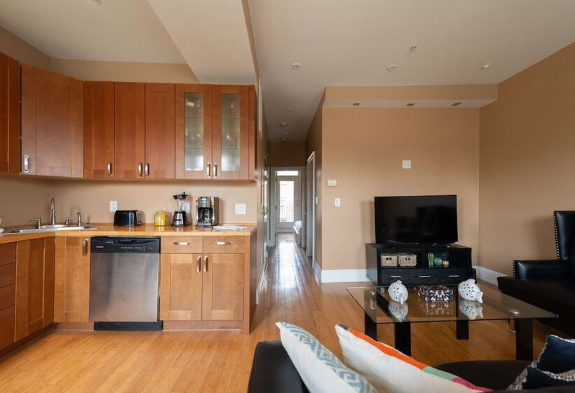 Pelicanstay In Boston Bay Village