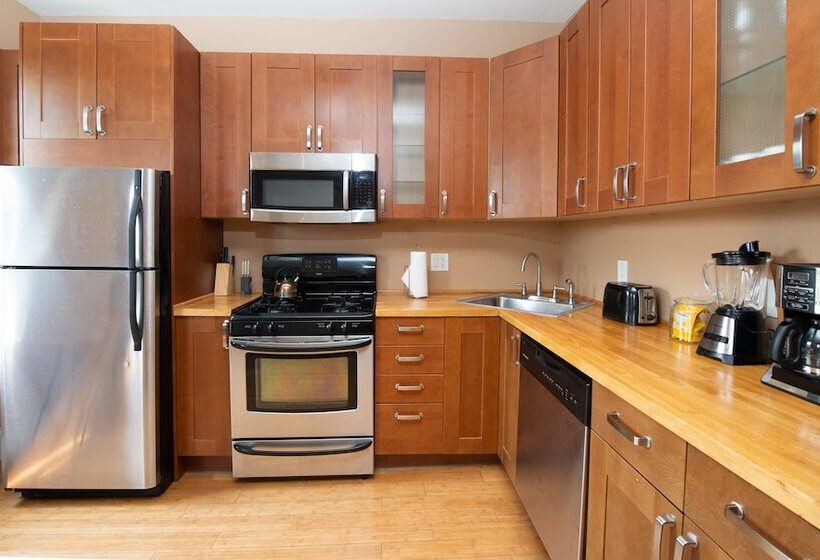 Pelicanstay In Boston Bay Village