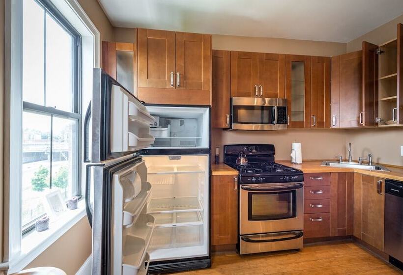 Pelicanstay In Boston Bay Village