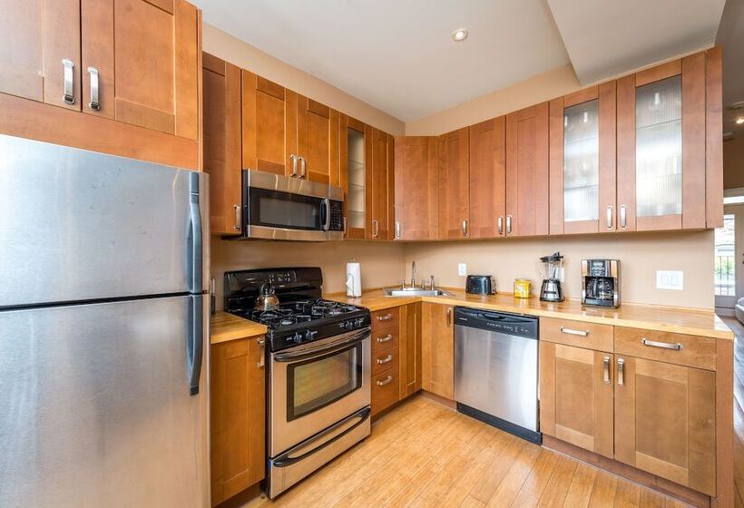 Pelicanstay In Boston Bay Village