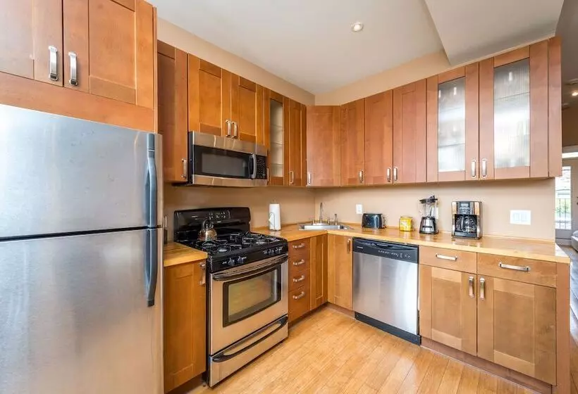 Pelicanstay In Boston Bay Village