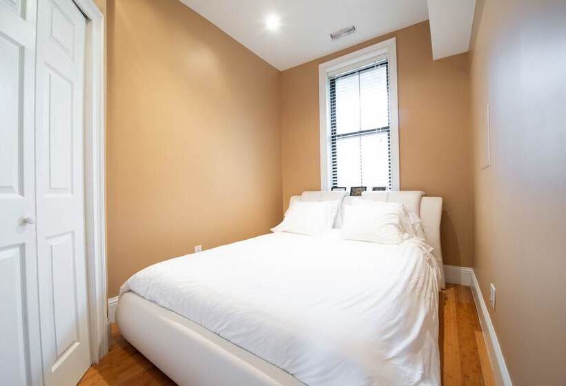 Pelicanstay In Boston Bay Village