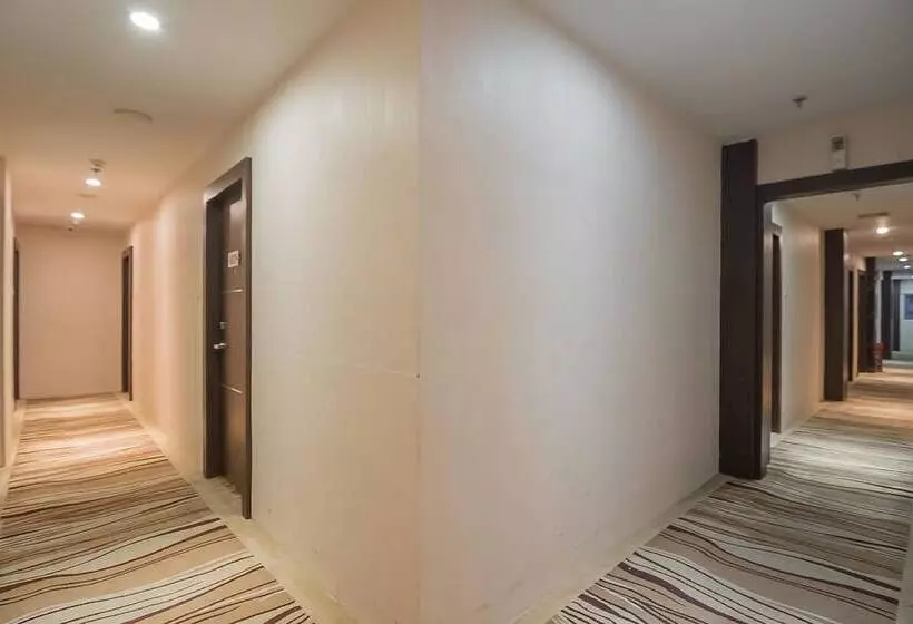 ホテル Reddoorz Premium Near Grand Batam Mall