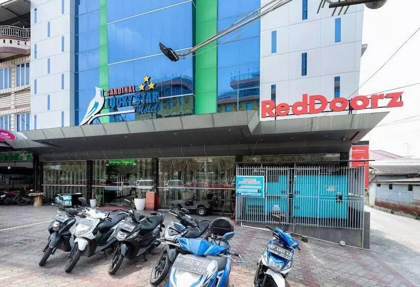 ホテル Reddoorz Premium Near Grand Batam Mall