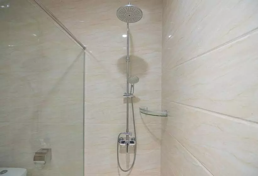 ホテル Reddoorz Premium Near Grand Batam Mall