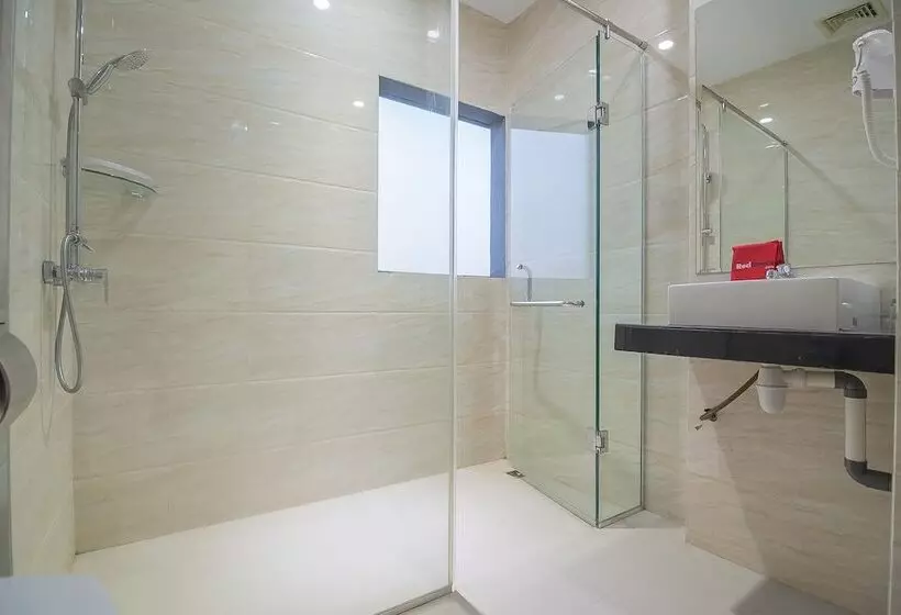 ホテル Reddoorz Premium Near Grand Batam Mall