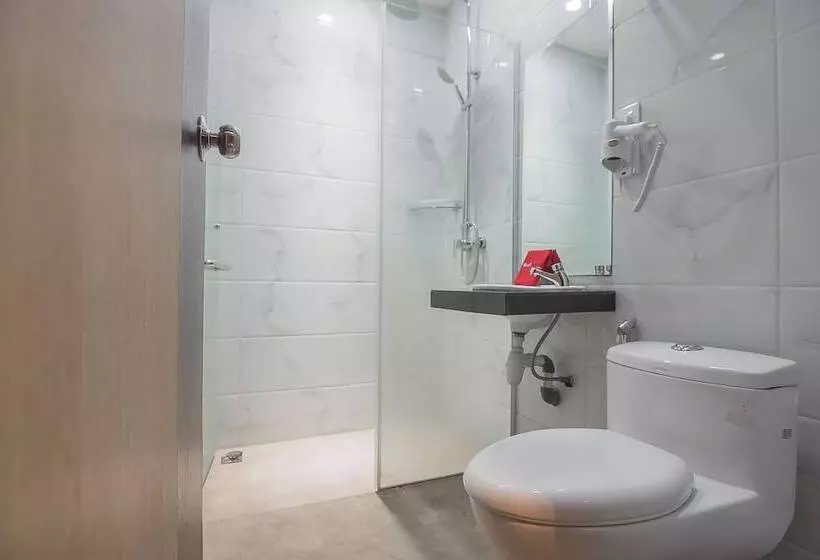 ホテル Reddoorz Premium Near Grand Batam Mall