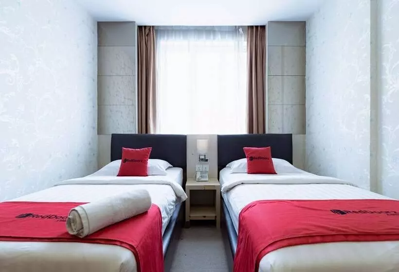ホテル Reddoorz Premium Near Grand Batam Mall