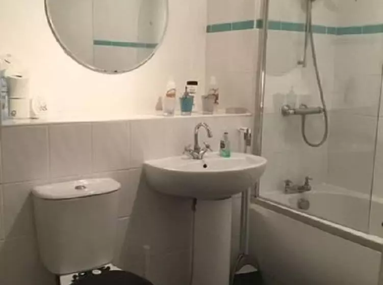 پانسیون Broadstone House Near Glasgow Airport