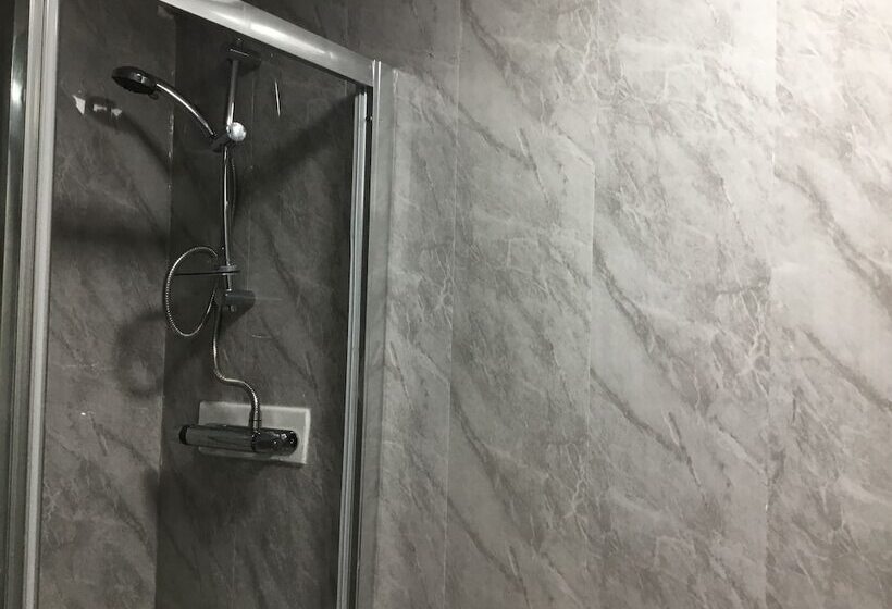 پانسیون Broadstone House Near Glasgow Airport