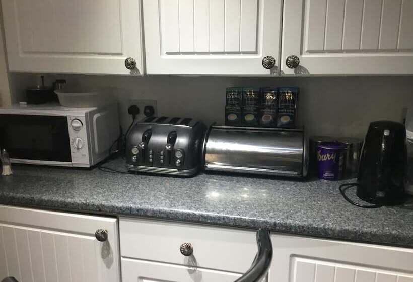 پانسیون Broadstone House Near Glasgow Airport