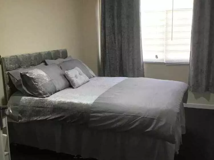 پانسیون Broadstone House Near Glasgow Airport