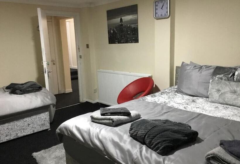 پانسیون Broadstone House Near Glasgow Airport