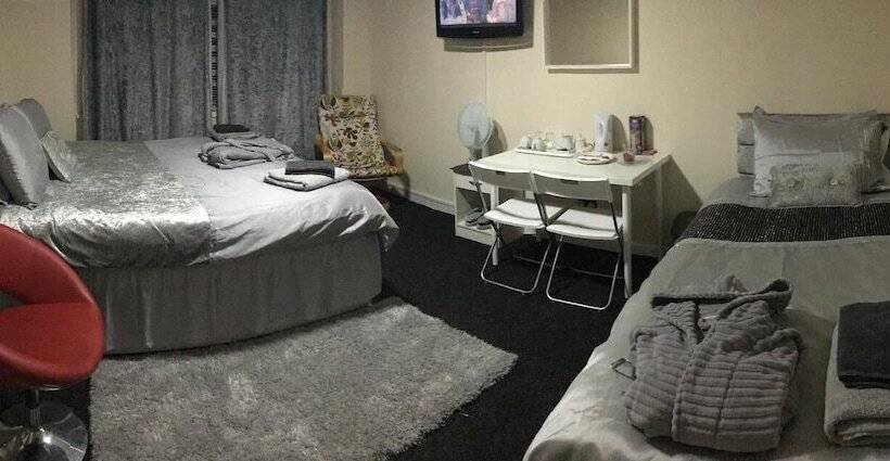 پانسیون Broadstone House Near Glasgow Airport