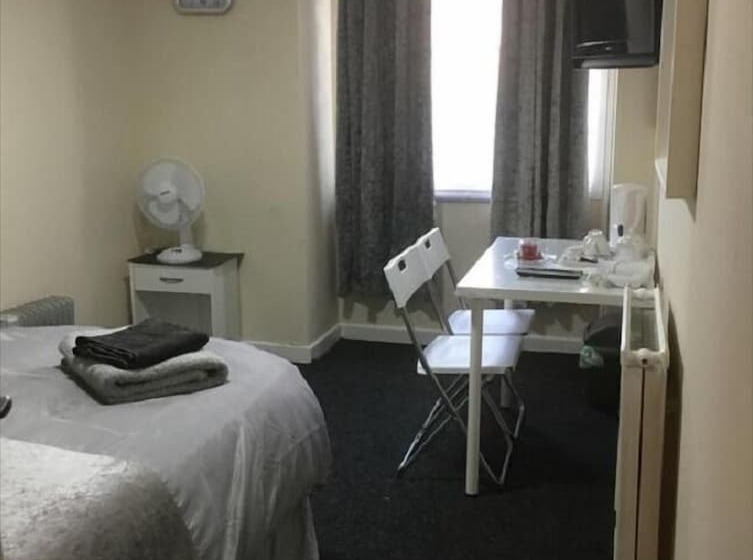 پانسیون Broadstone House Near Glasgow Airport