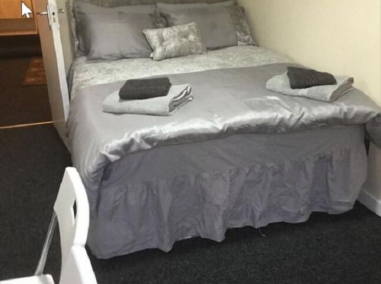 پانسیون Broadstone House Near Glasgow Airport