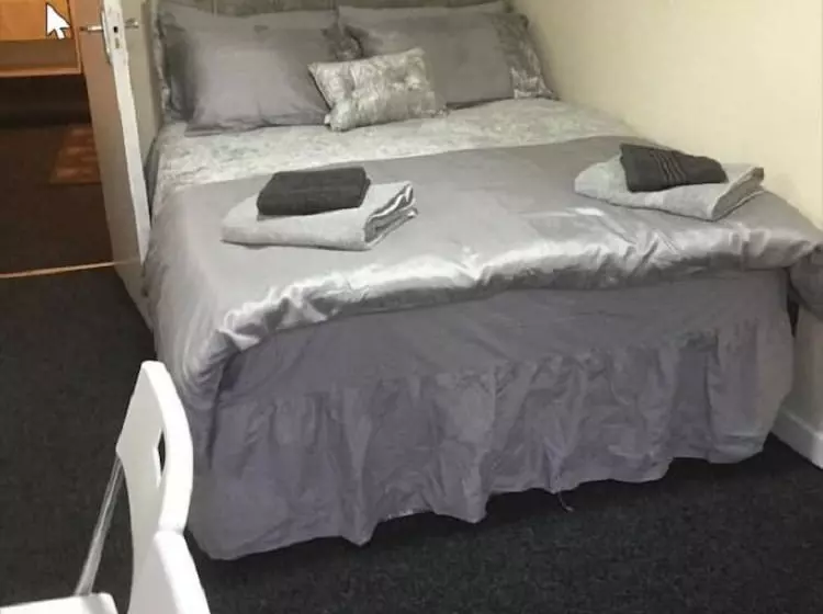 پانسیون Broadstone House Near Glasgow Airport