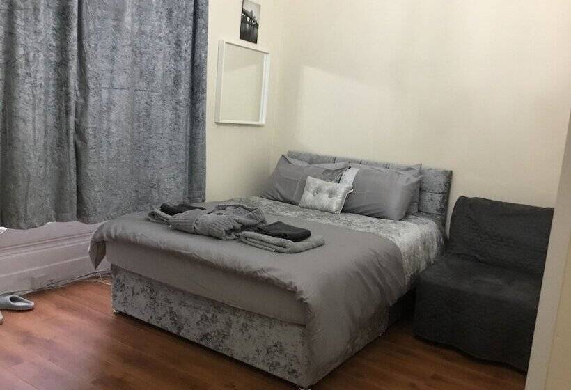 پانسیون Broadstone House Near Glasgow Airport