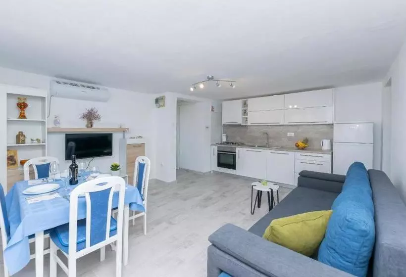 Apartment Island Dream