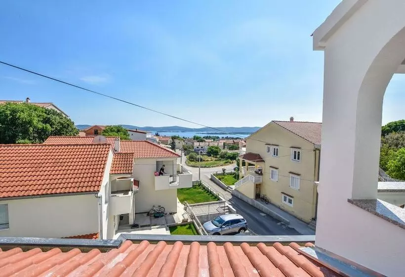 Apartments And Room Danijel