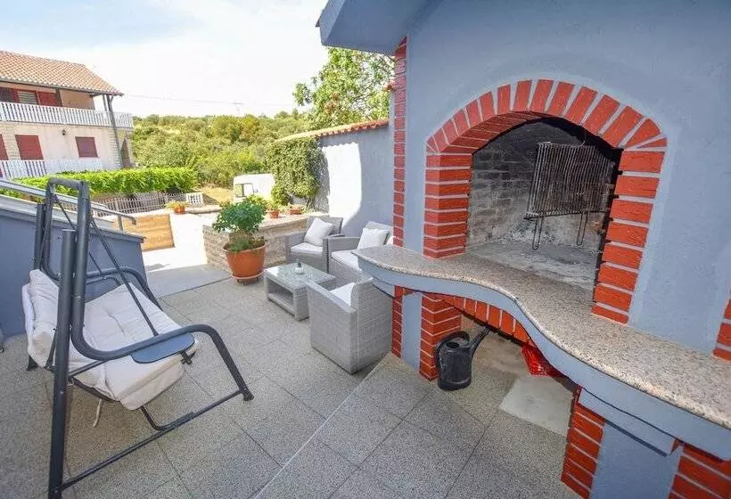 Apartments And Room Danijel