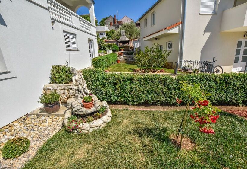 Apartments And Room Danijel