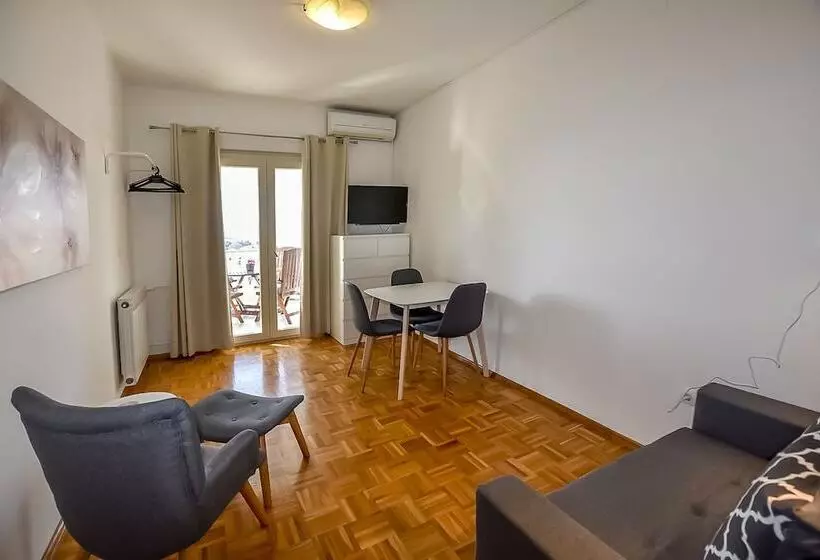 Apartments And Room Danijel