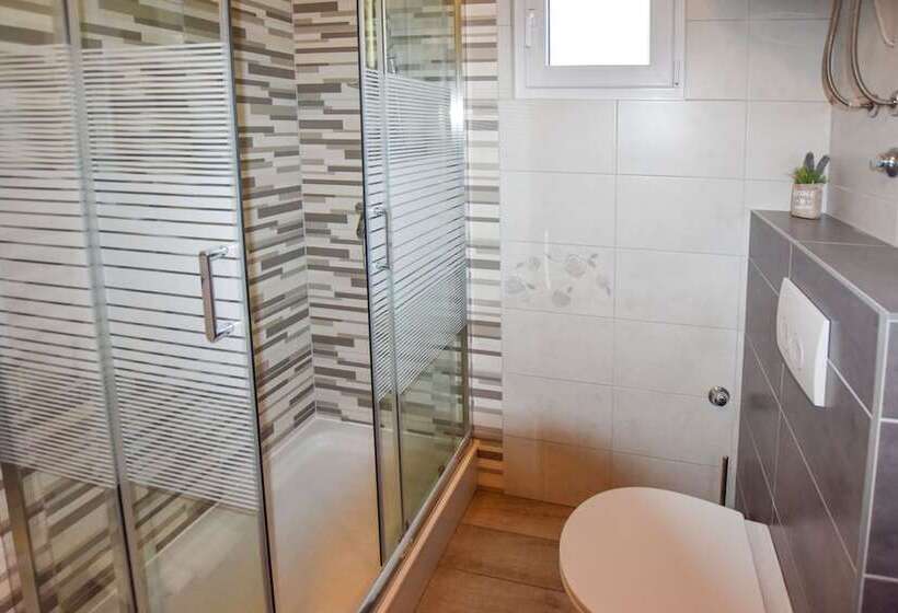 Apartments And Room Danijel