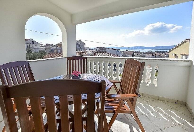 Apartments And Room Danijel