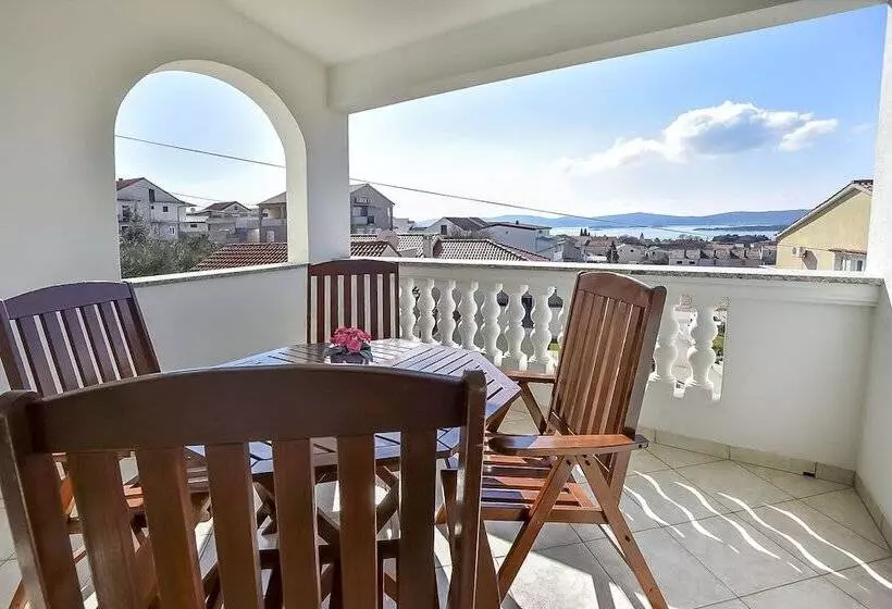 Apartments And Room Danijel