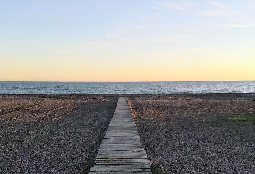 Espectacular Residencial En 1a Linea Con Piscina