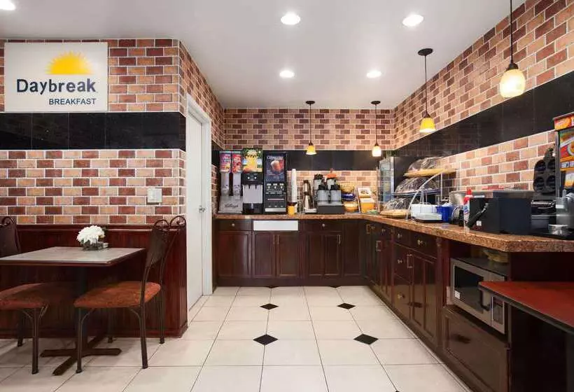 Отель Days Inn By Wyndham Concord