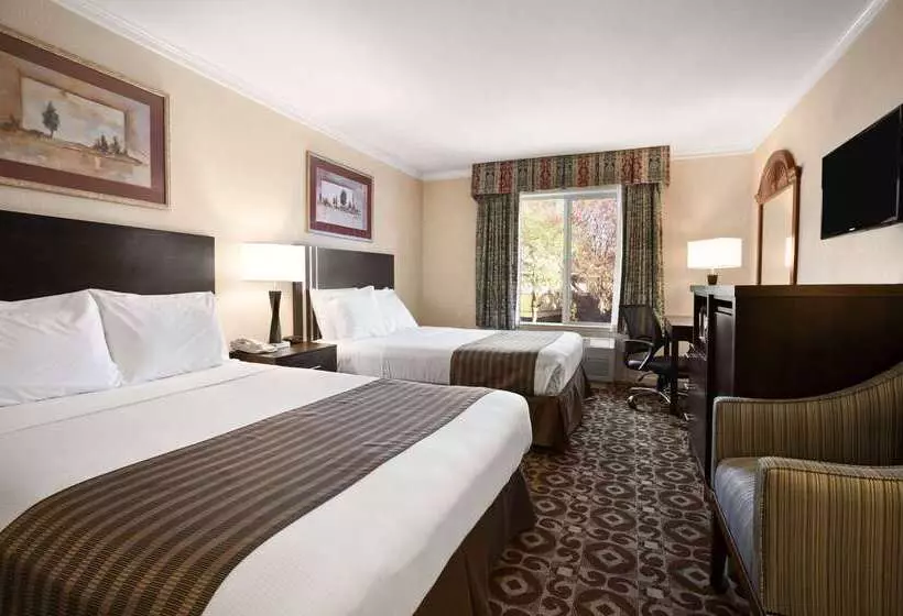 Отель Days Inn By Wyndham Concord