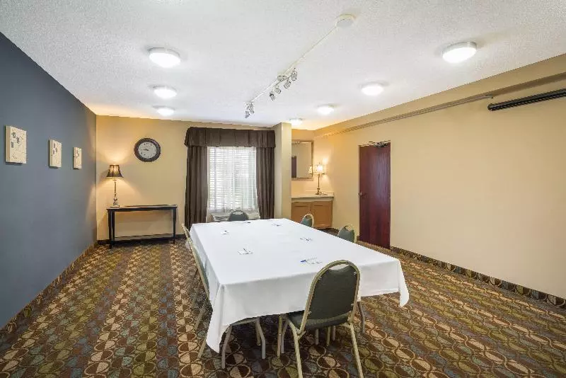 Holiday Inn Express Hotel & Suites Fort Payne, An Ihg