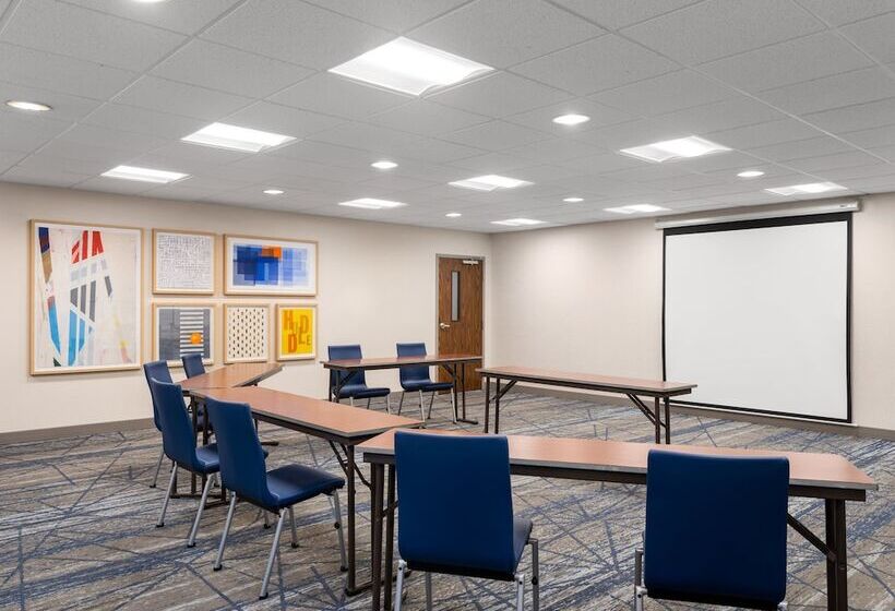 Отель Holiday Inn Express Meadville , An Ihg