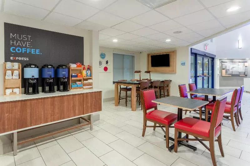 فندق Holiday Inn Express Scottsburg, An Ihg