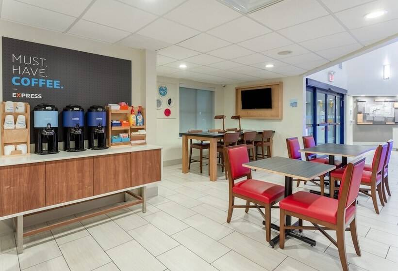 בית מלון כפרי Holiday Inn Express Scottsburg, An Ihg