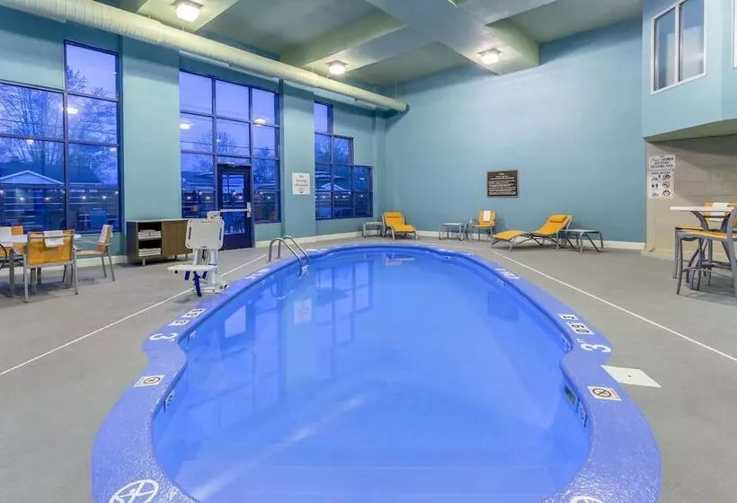 فندق Holiday Inn Express Scottsburg, An Ihg