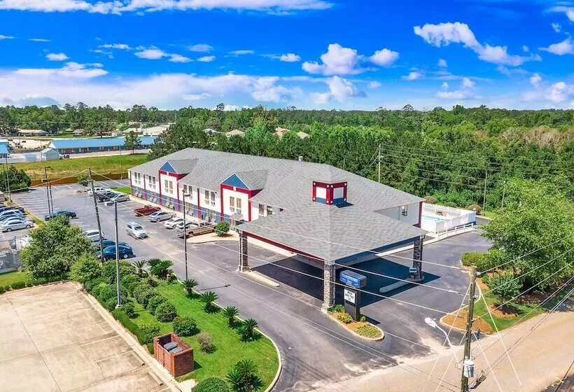 ホテル Hometown Inn Thomasville