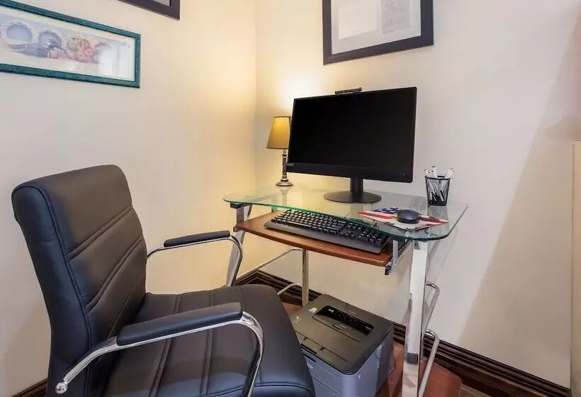 ホテル Hometown Inn Thomasville