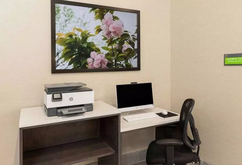 هتل La Quinta By Wyndham Jonesboro