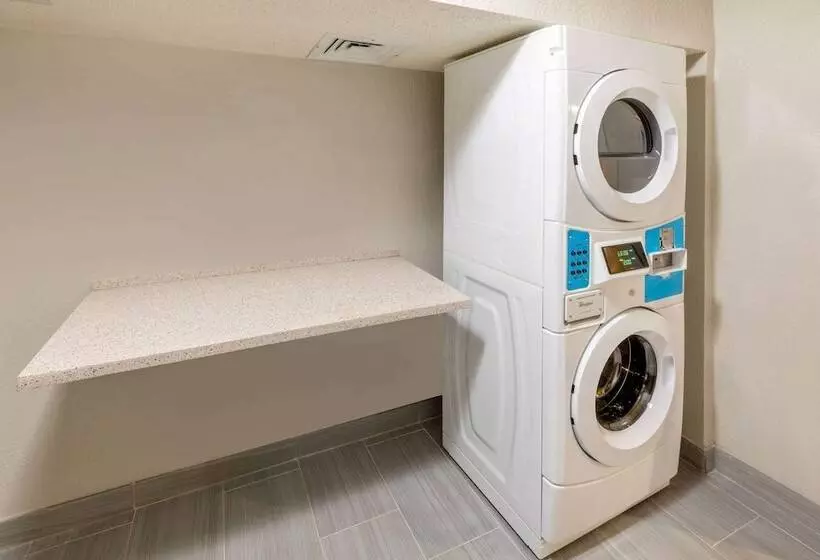 هتل La Quinta By Wyndham Jonesboro