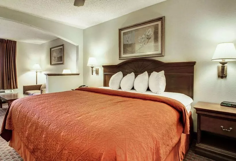 هتل Quality Inn & Suites