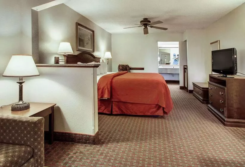 هتل Quality Inn & Suites