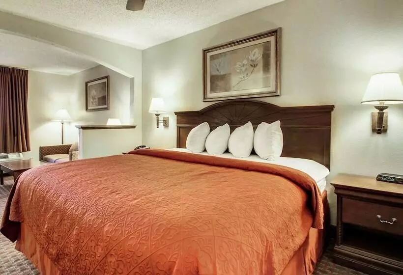 هتل Quality Inn & Suites
