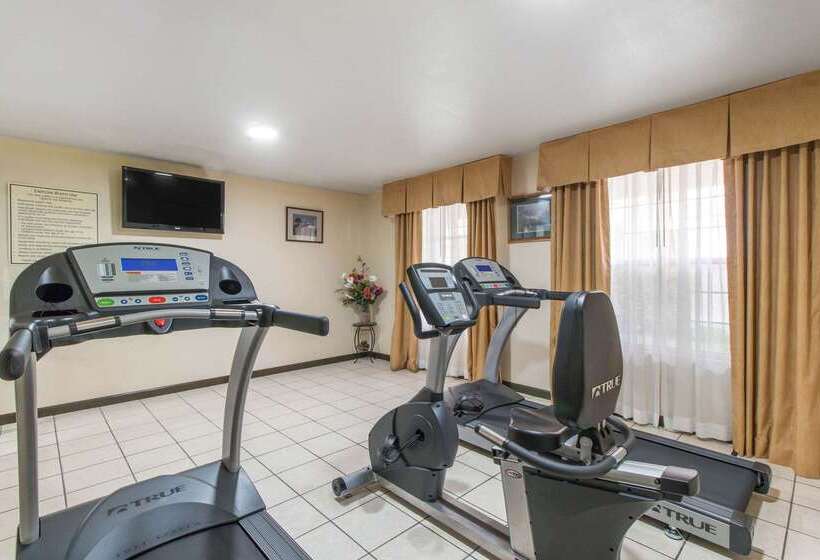 호텔 Quality Inn & Suites Crescent City Redwood Coast