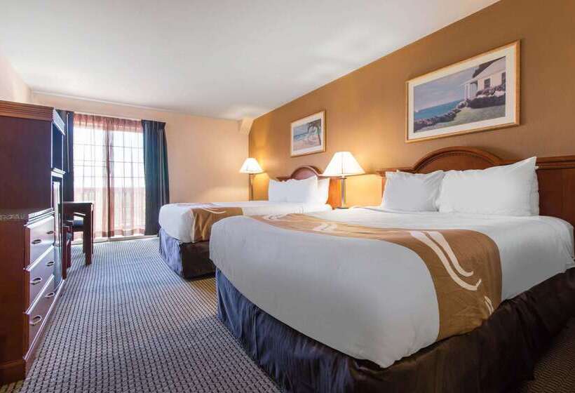 호텔 Quality Inn & Suites Crescent City Redwood Coast