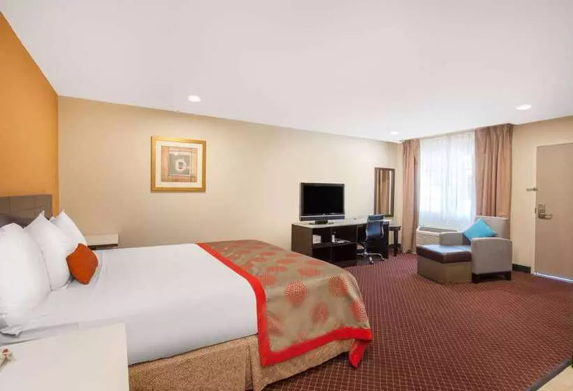 هتل Ramada By Wyndham Culver City