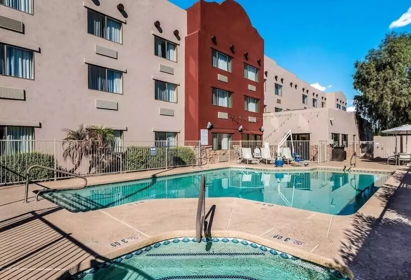 בית מלון כפרי Red Lion Inn & Suites Goodyear