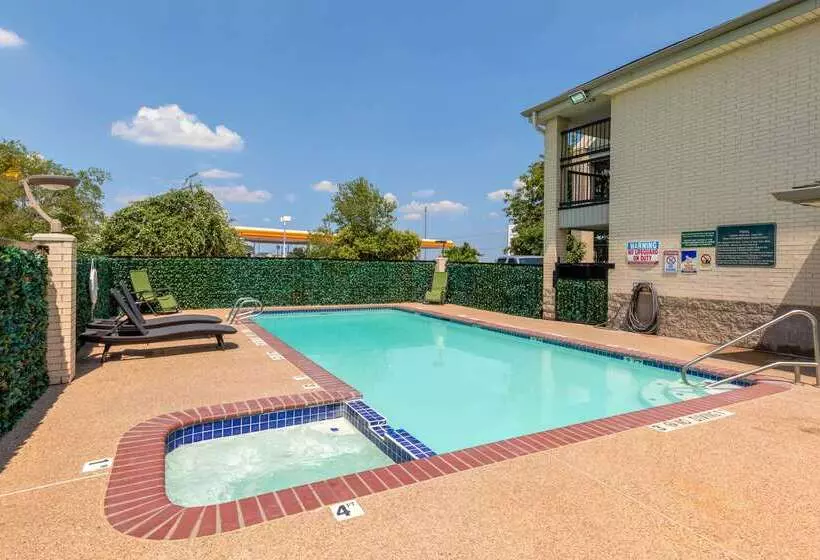 Отель Quality Inn & Suites